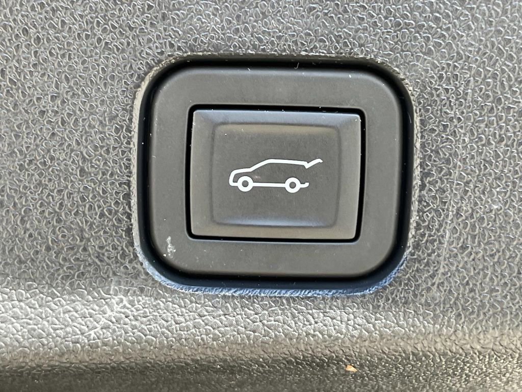 Used 2025 Buick Enclave Avenir w/ Trailering Package, 5000 lbs. image 13