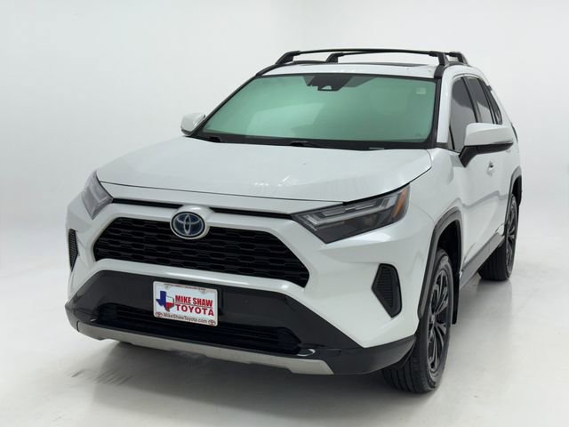 Used 2024 Toyota RAV4 SE w/ Convenience Package image 4