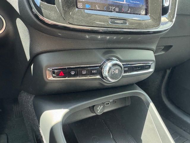 New 2025 Volvo XC40 B5 Core w/ Protection Package image 26