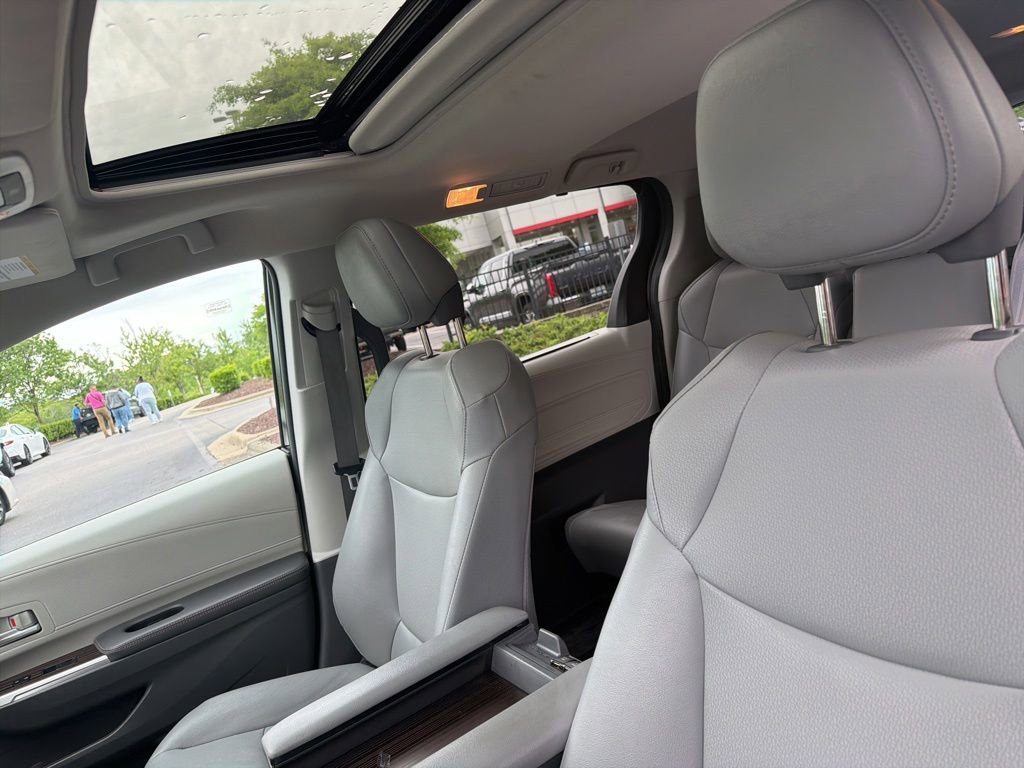Used 2023 Toyota Sienna XLE FWD image 34
