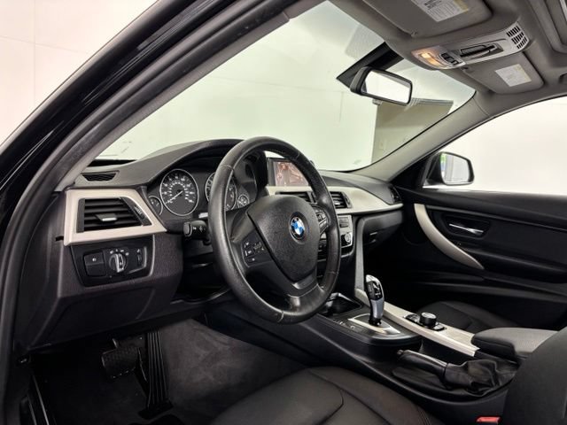 Used 2017 BMW 320i xDrive Sedan AWD/4WD image 9