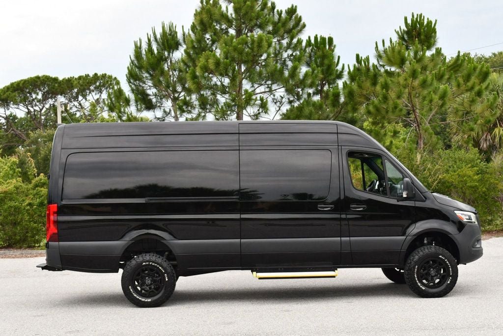 Used 2024 Mercedes-Benz Sprinter 2500 image 36