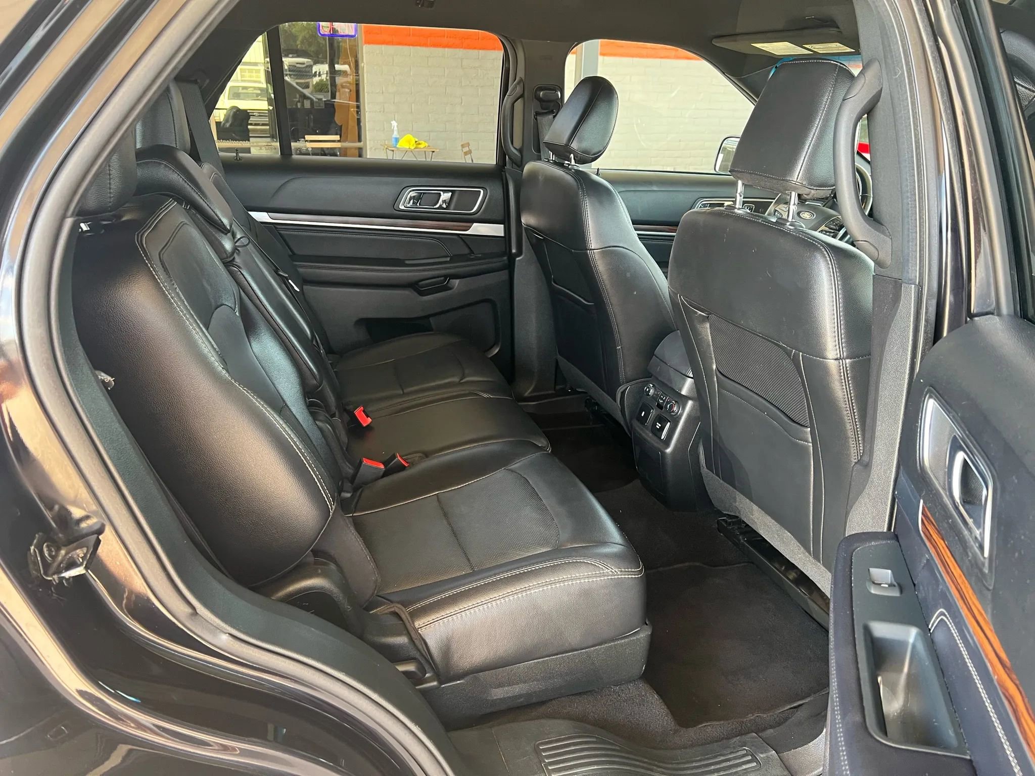 Used 2019 Ford Explorer Limited image 28