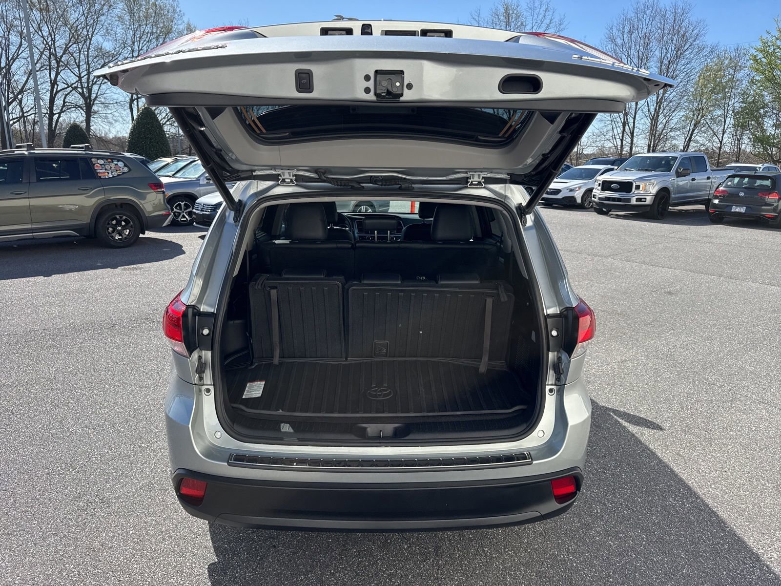 Used 2017 Toyota Highlander XLE image 10