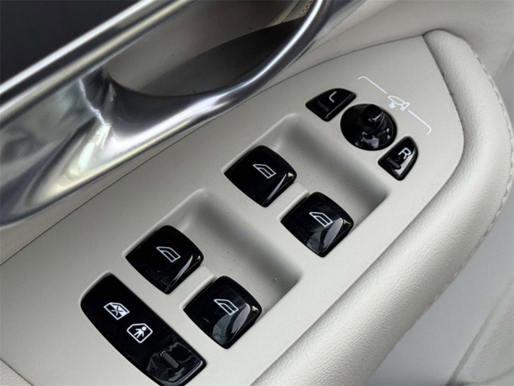 Certified 2024 Volvo XC90 B5 Core w/ Climate Package image 15