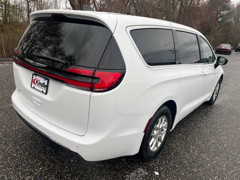 New 2026 Chrysler Pacifica Select image 33