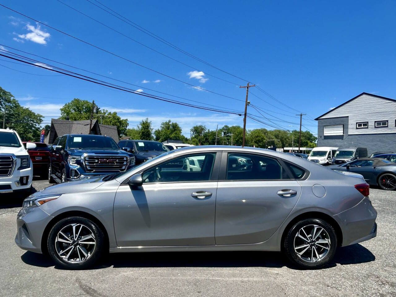 Used 2022 Kia Forte LXS FWD image 2