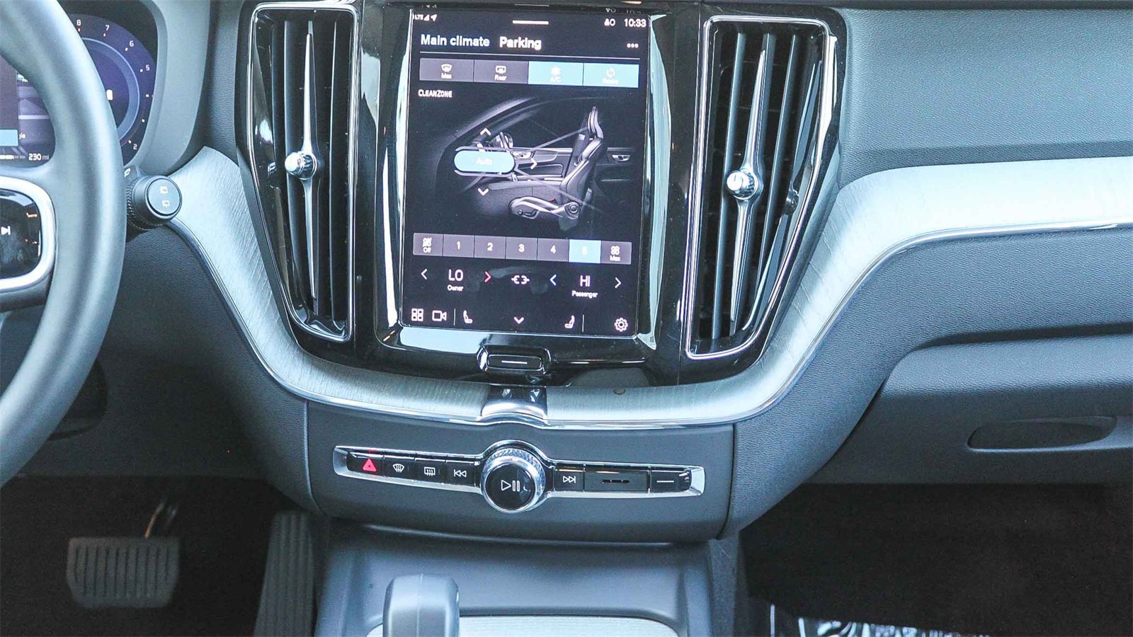 Used 2025 Volvo XC60 B5 Plus image 14