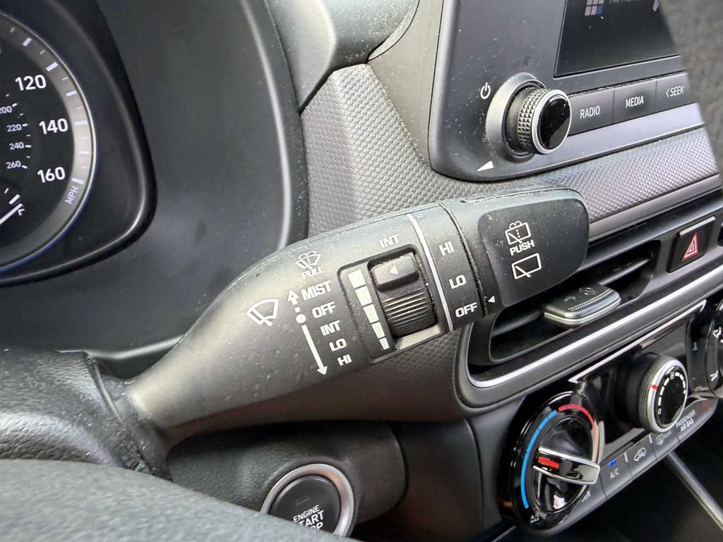 Used 2023 Hyundai Kona SEL AWD/4WD image 32