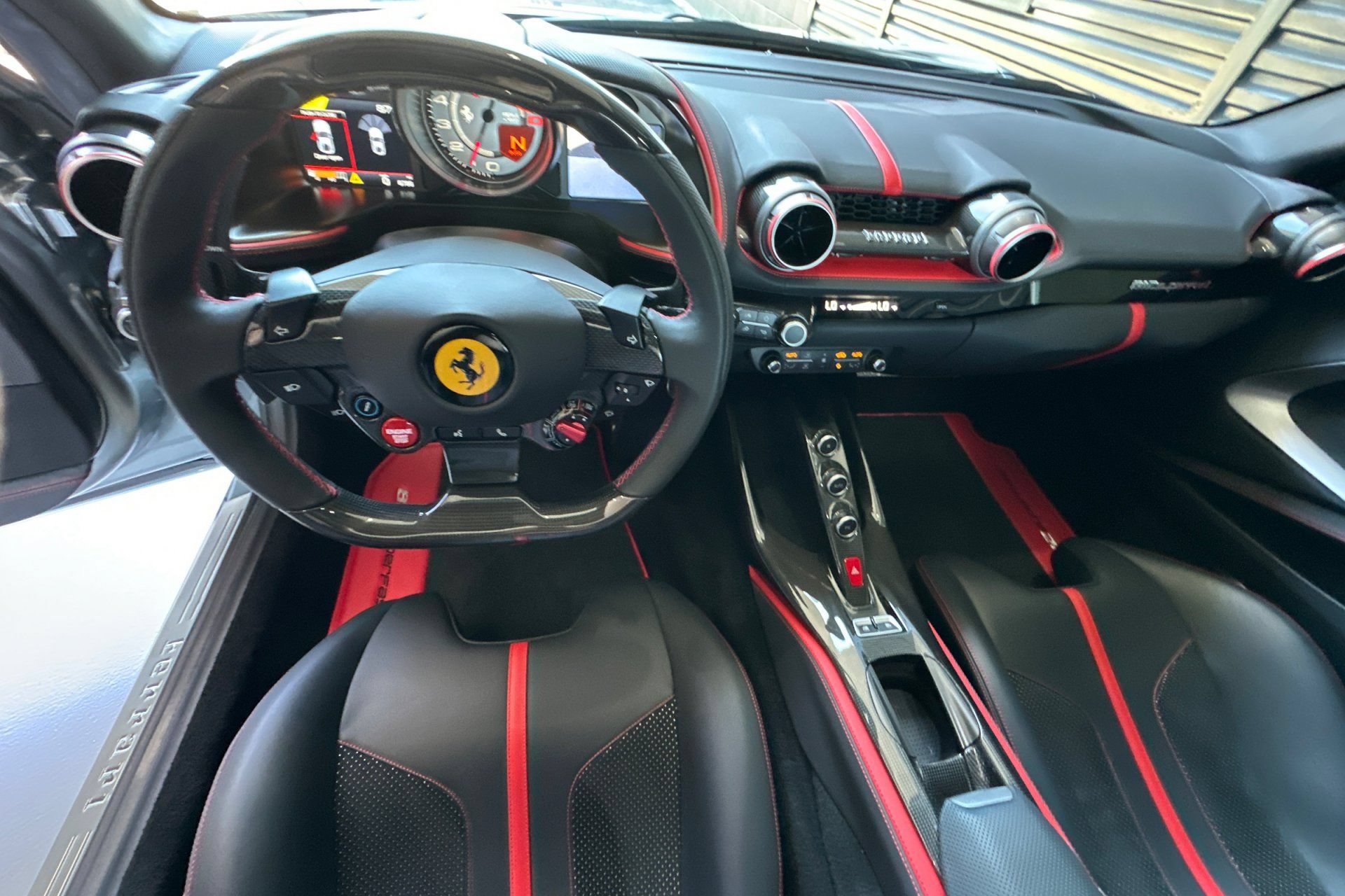 Used 2018 Ferrari 812 Superfast RWD image 6