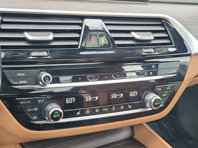 Used 2020 BMW 530e xDrive w/ Premium Package image 31