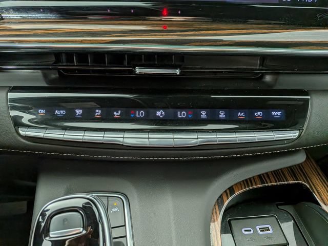 Certified 2024 Cadillac Escalade ESV Premium Luxury w/ LPO, Floor Liner Package AWD/4WD image 23
