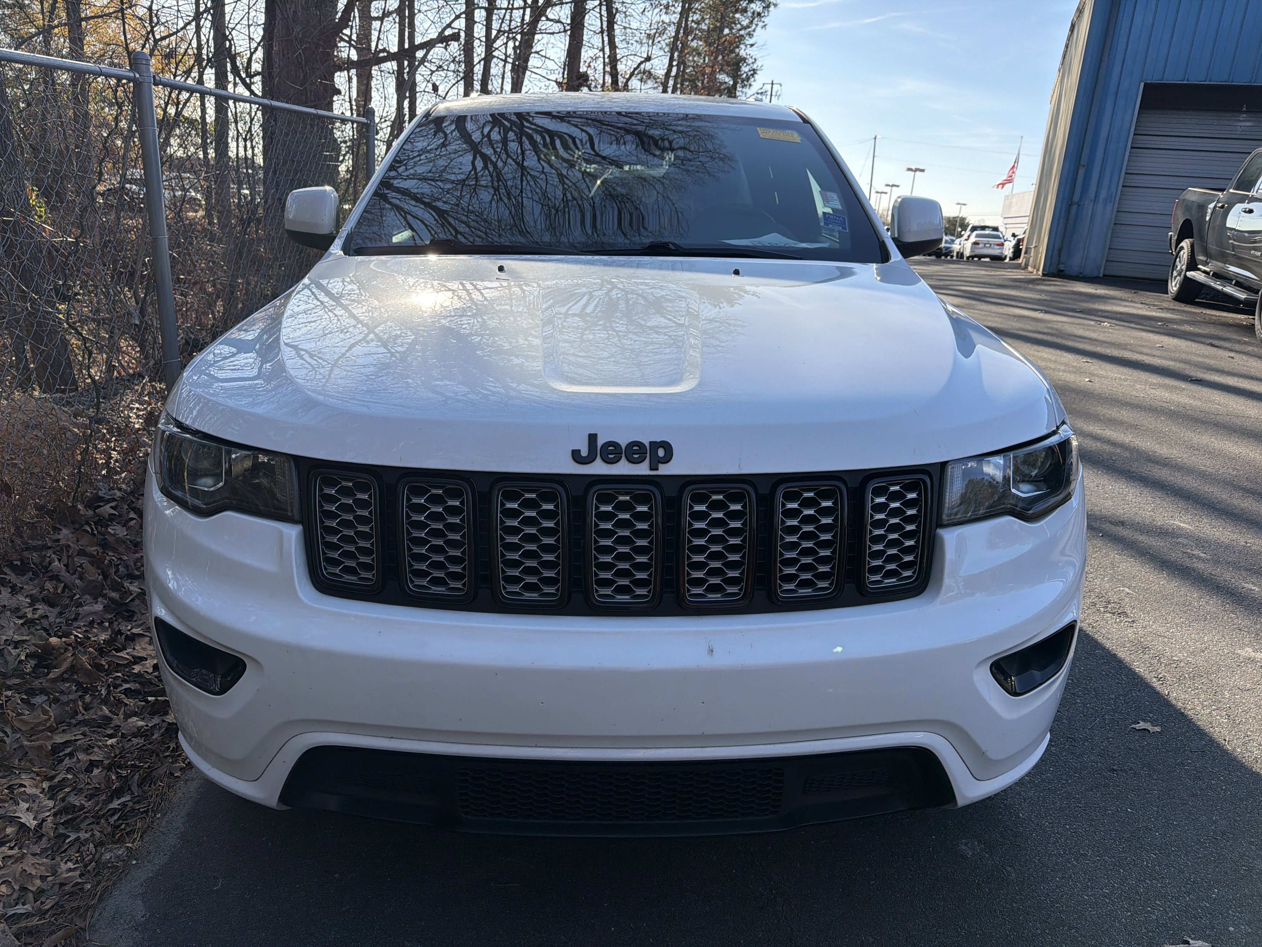 Used 2021 Jeep Grand Cherokee Laredo X image 3