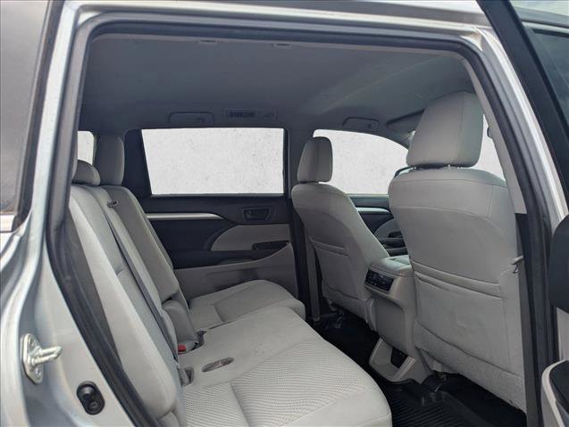 Used 2017 Toyota Highlander LE FWD image 14