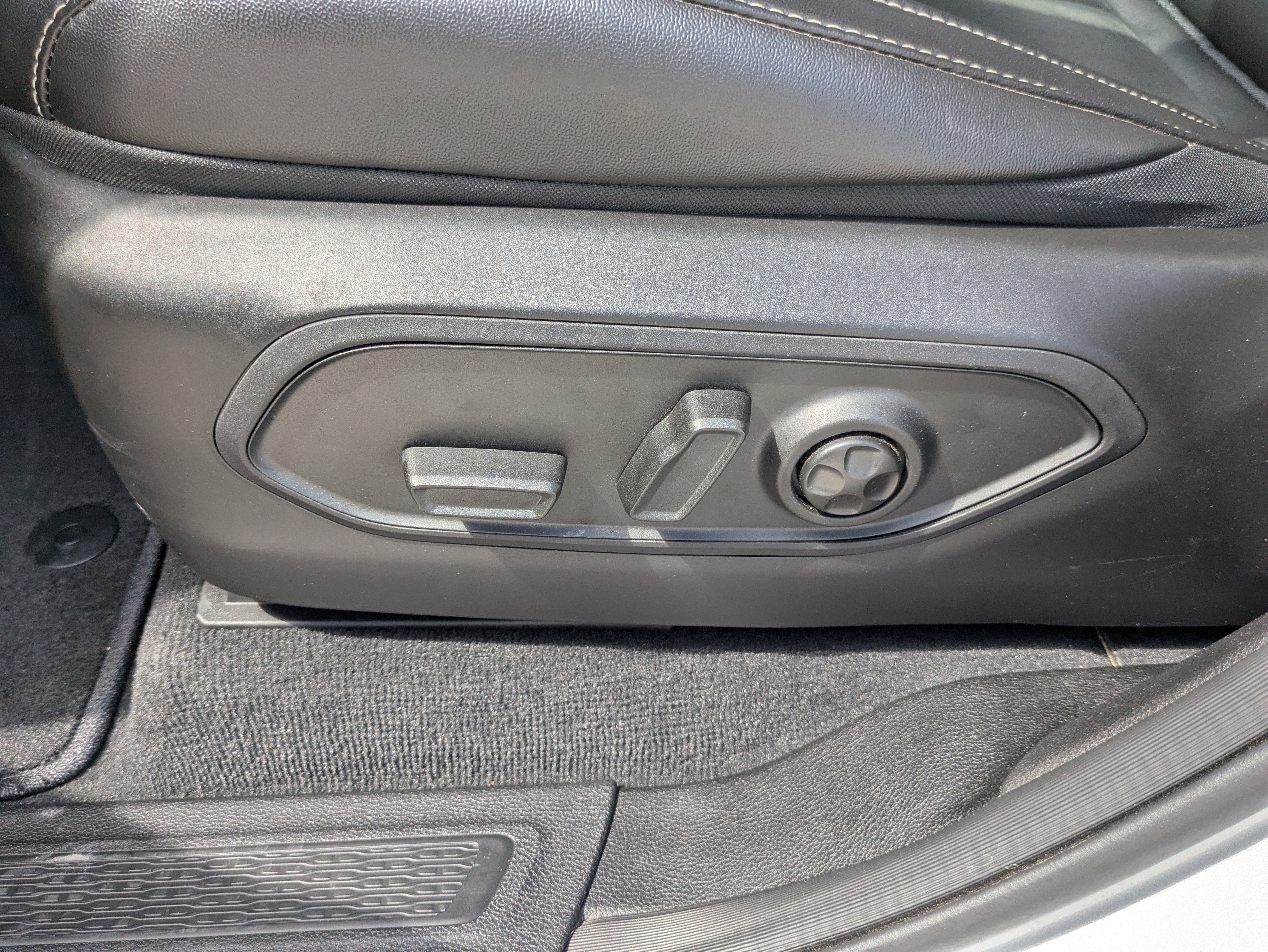 Certified 2025 Jeep Grand Cherokee Altitude RWD image 11