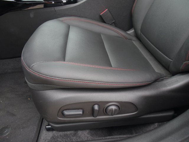 Used 2025 Chevrolet Trax RS w/ Sunroof Package FWD image 9