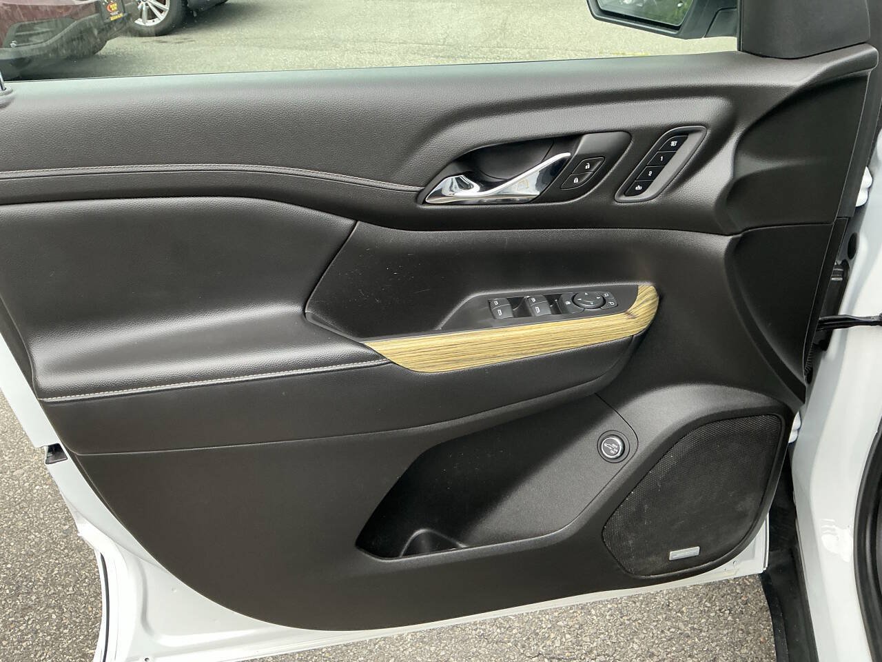 Used 2019 GMC Acadia Denali AWD/4WD image 16