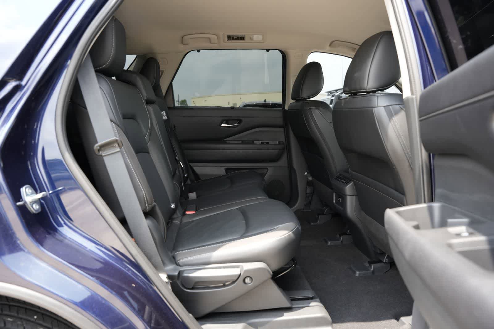 Used 2023 Nissan Pathfinder SL w/ Black Appearance Package AWD/4WD image 20