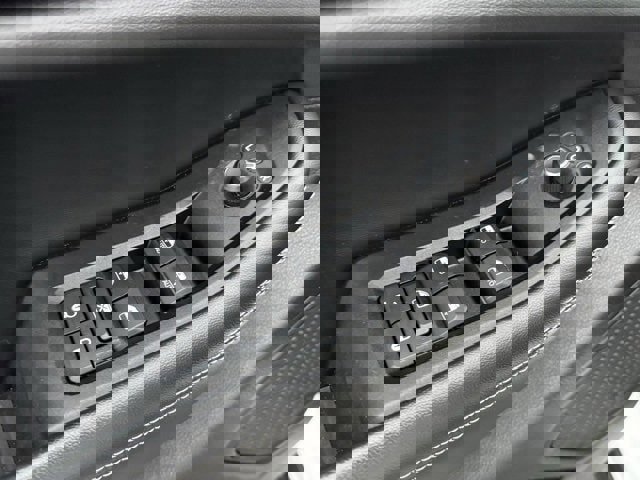 Used 2023 Jeep Grand Cherokee L Laredo image 12