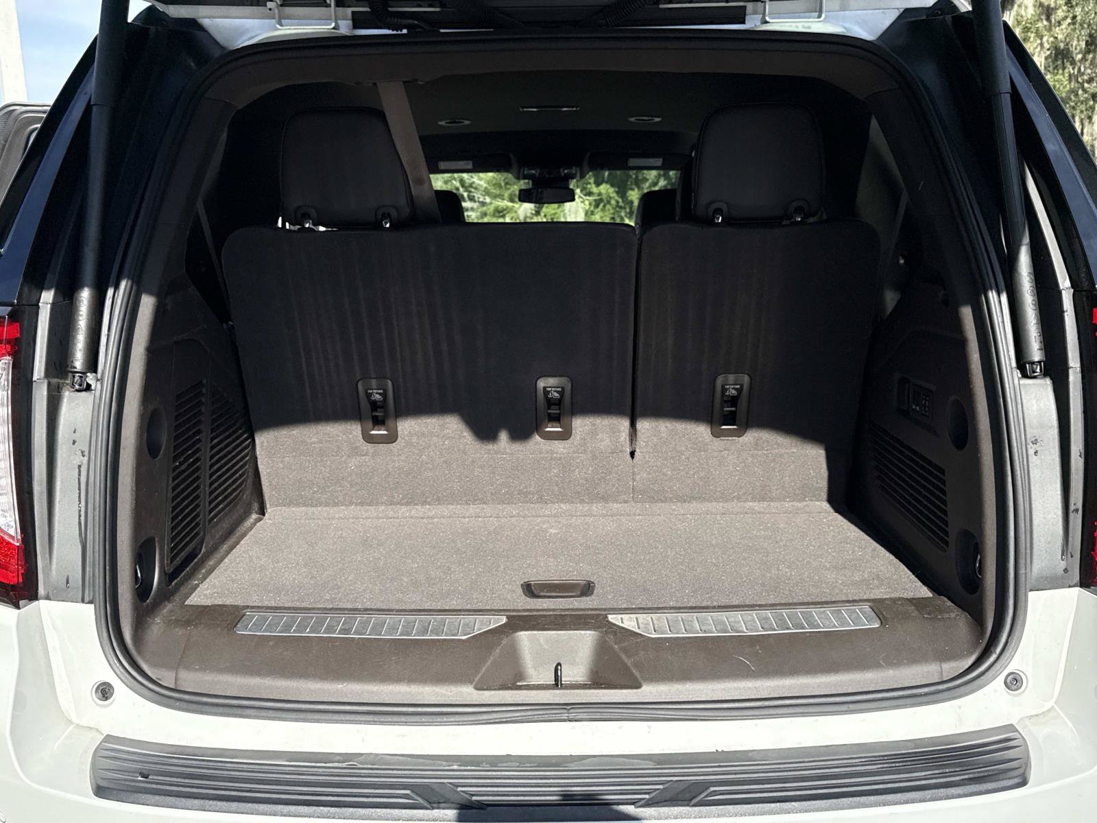 Used 2023 GMC Yukon Denali RWD image 31