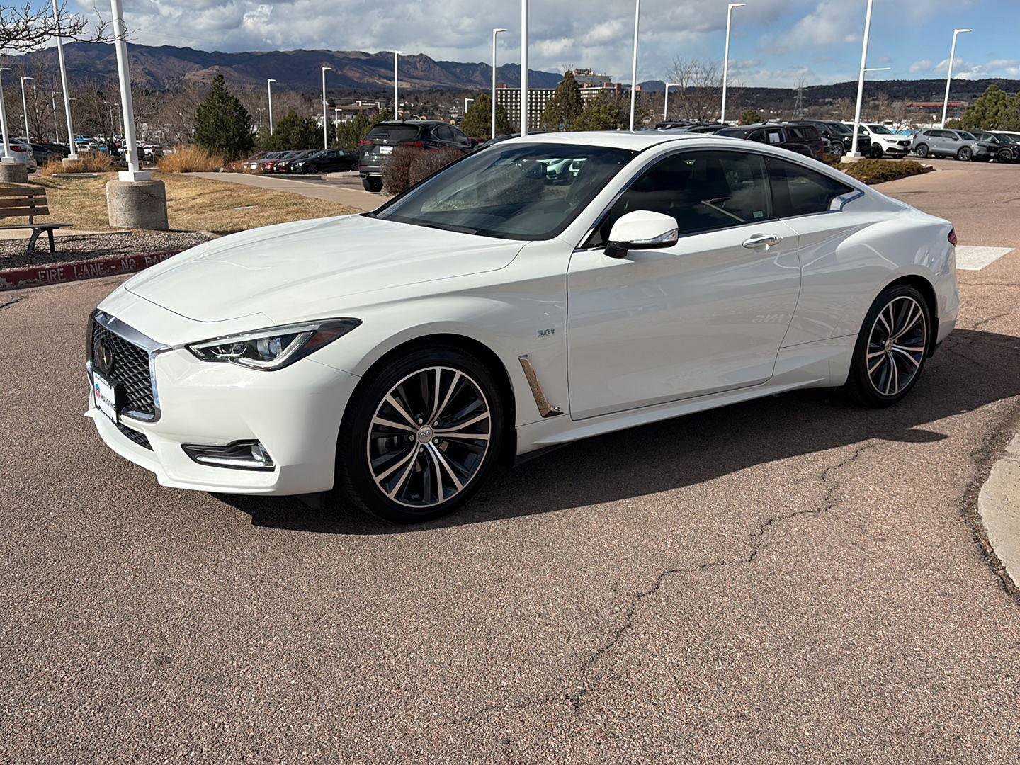 Used 2019 INFINITI Q60 3.0t Luxe w/ Essential Package image 3