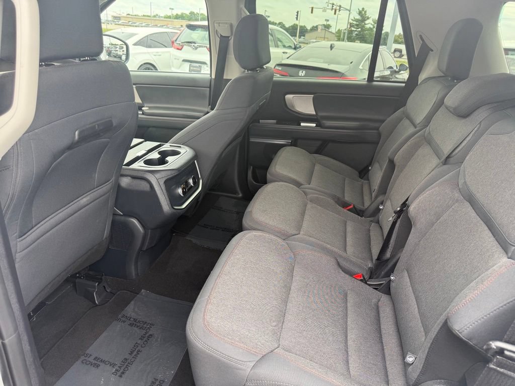 Used 2025 Ford Expedition Active RWD image 15