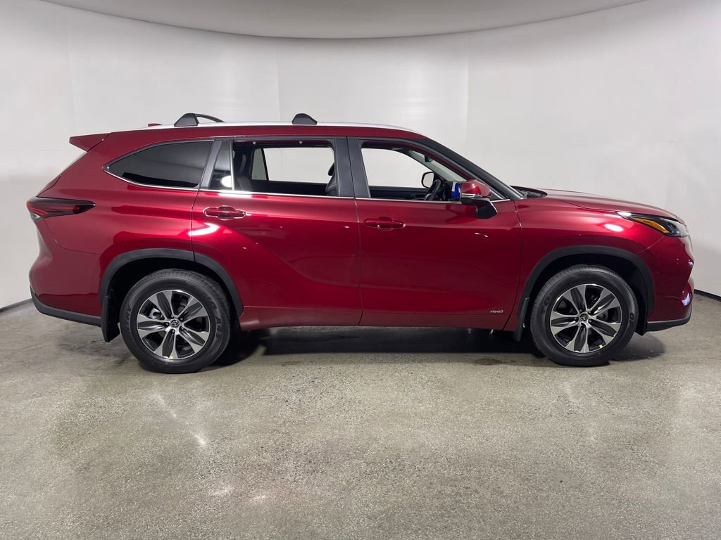 New 2026 Toyota Highlander XLE image 2