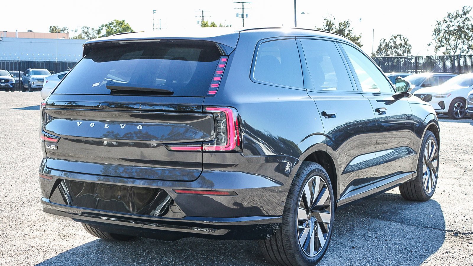 New 2025 Volvo EX90 Ultra w/ Protection Package Premier image 6