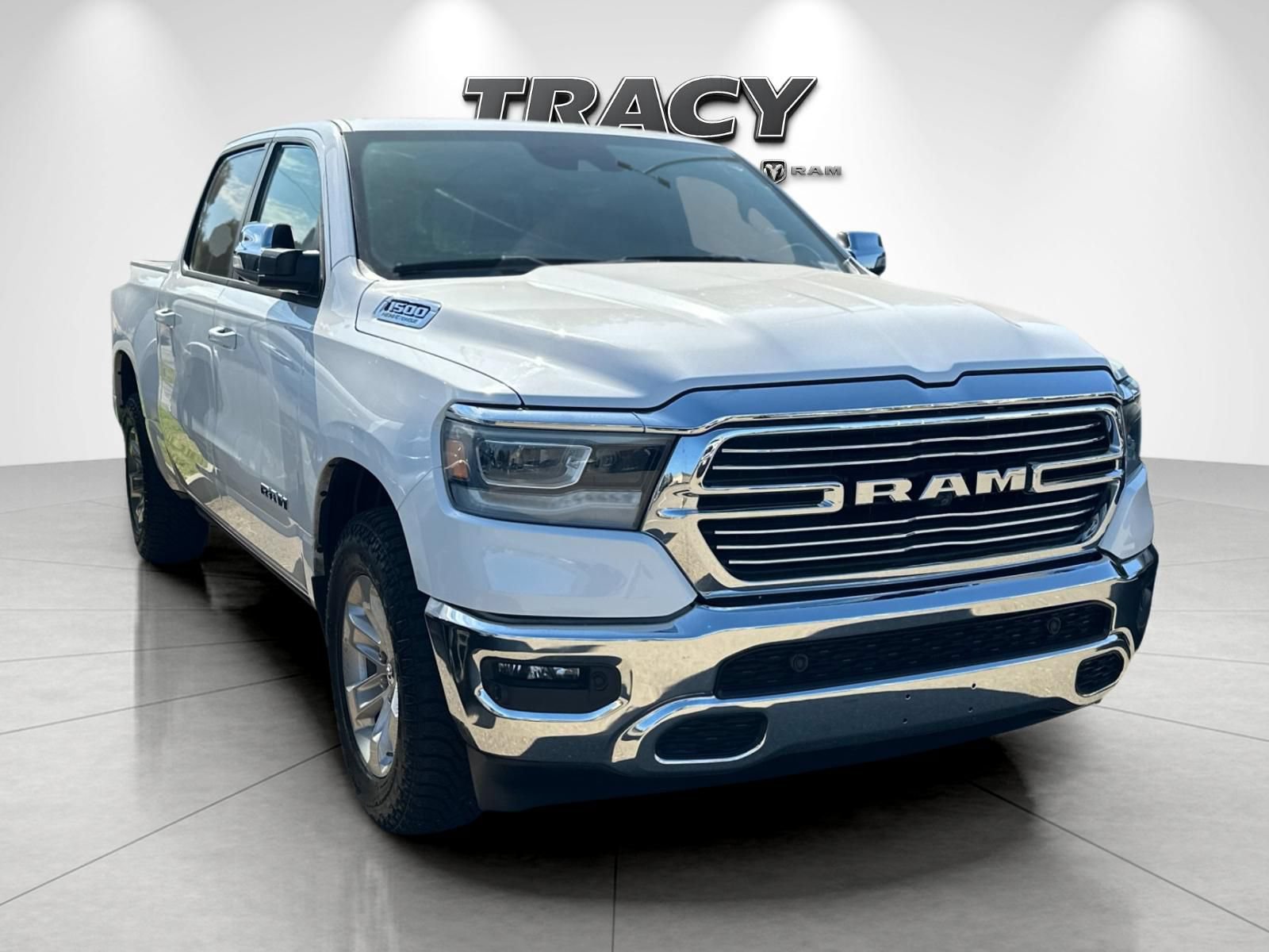 Used 2023 RAM 1500 Laramie AWD/4WD image 2