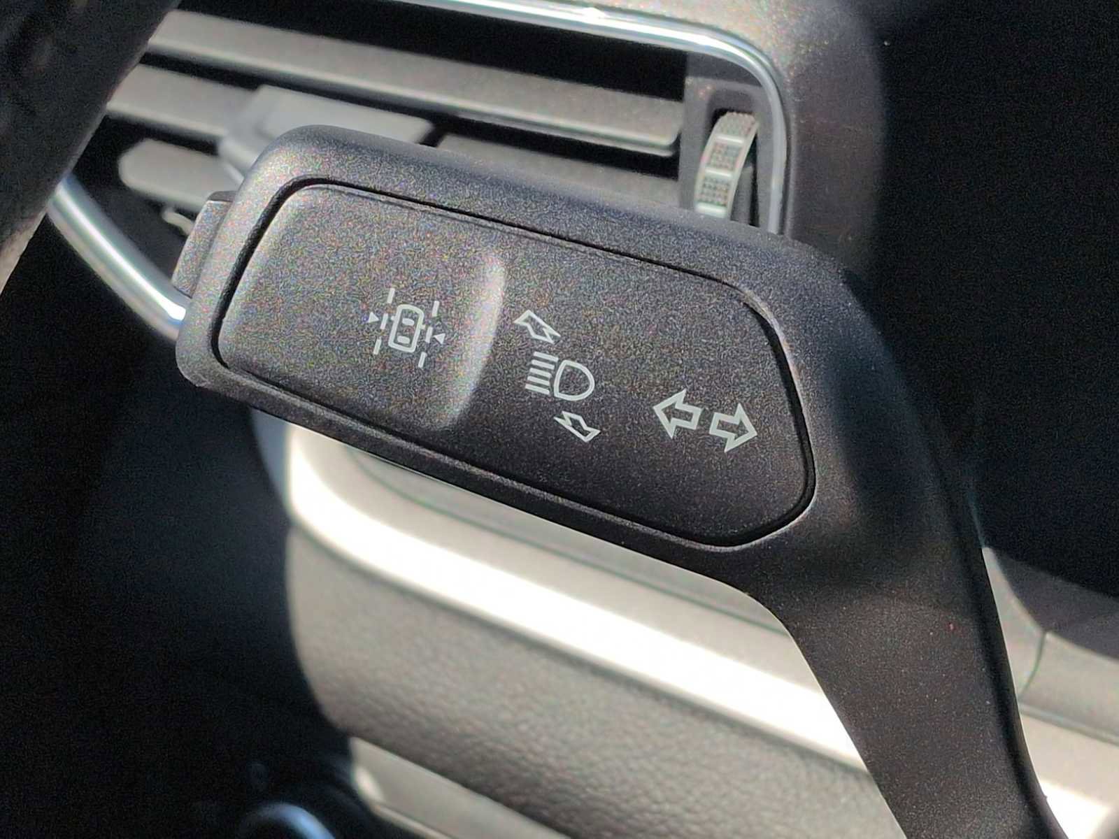 Used 2023 Ford Explorer XLT w/ Equipment Group 202A image 27