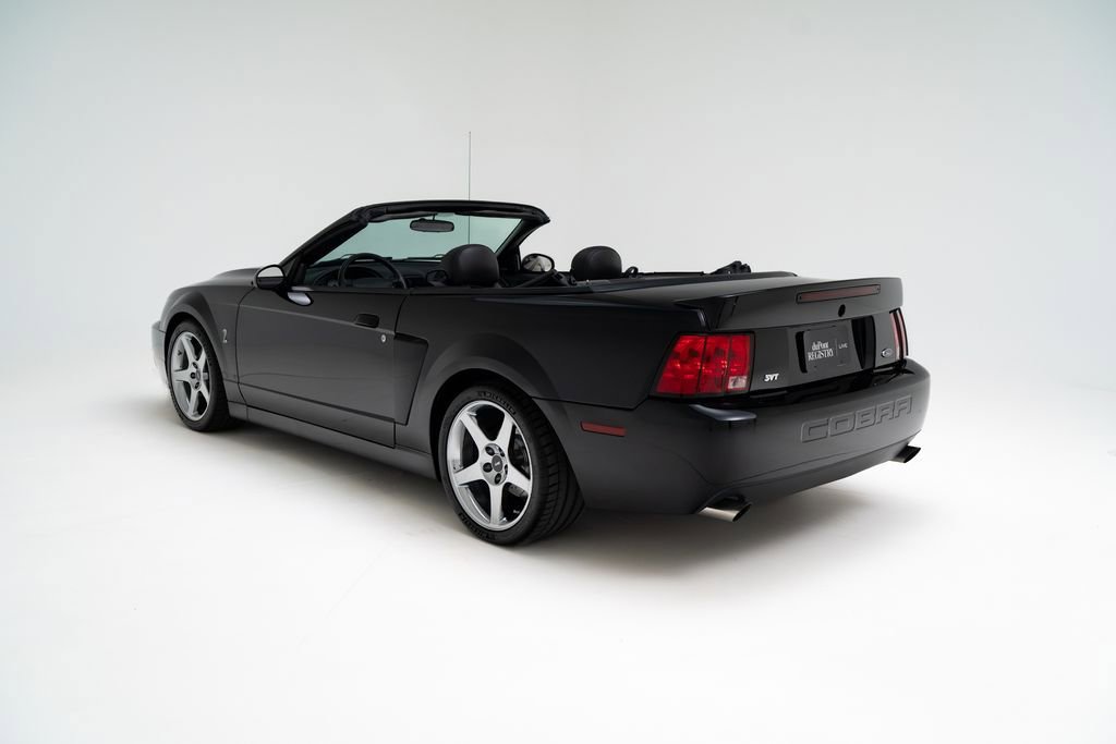 Used 2004 Ford Mustang Cobra RWD image 5