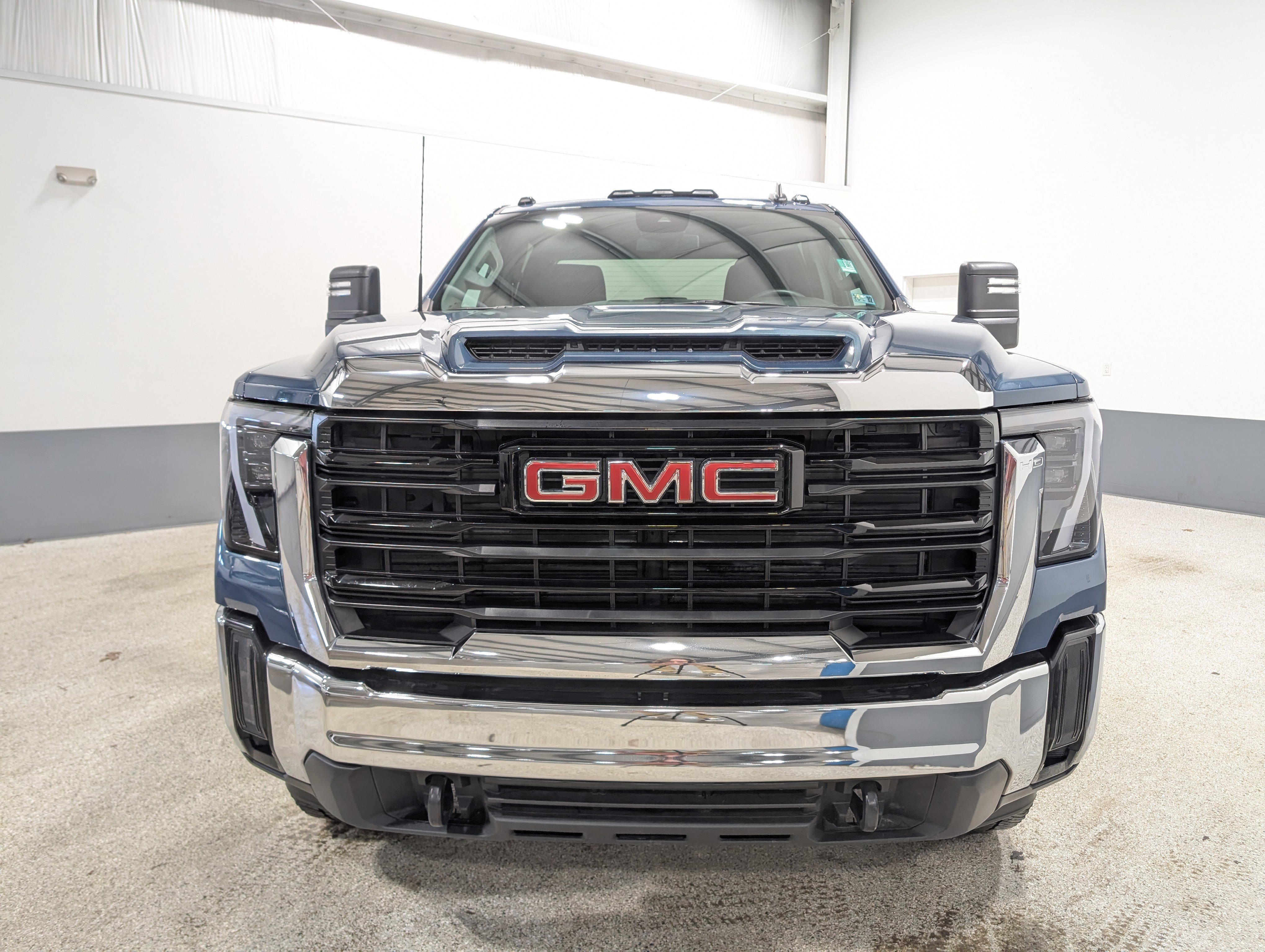 Used 2024 GMC Sierra 2500 Pro AWD/4WD image 8