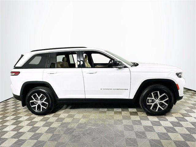 Used 2025 Jeep Grand Cherokee Limited w/ Luxury Tech Group II image 2