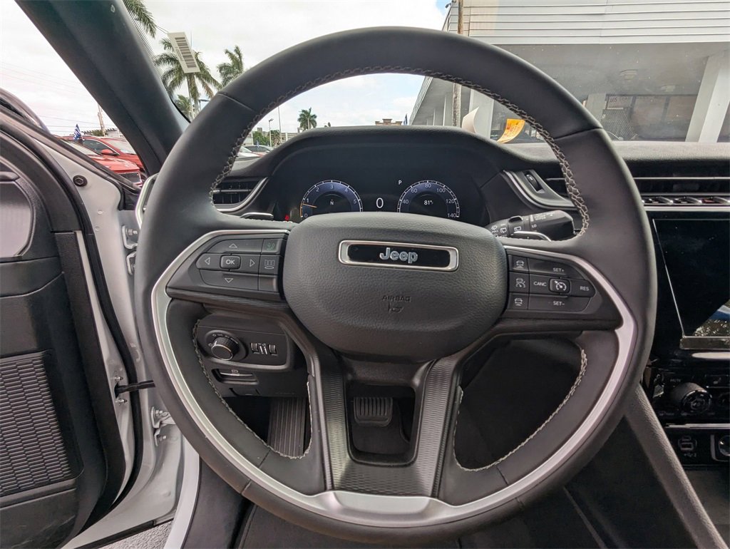 Used 2024 Jeep Grand Cherokee L Laredo image 15