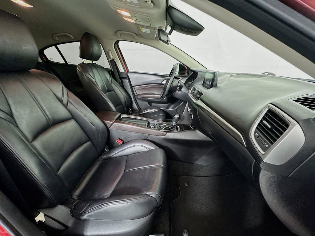 Used 2018 MAZDA MAZDA3 Touring image 34