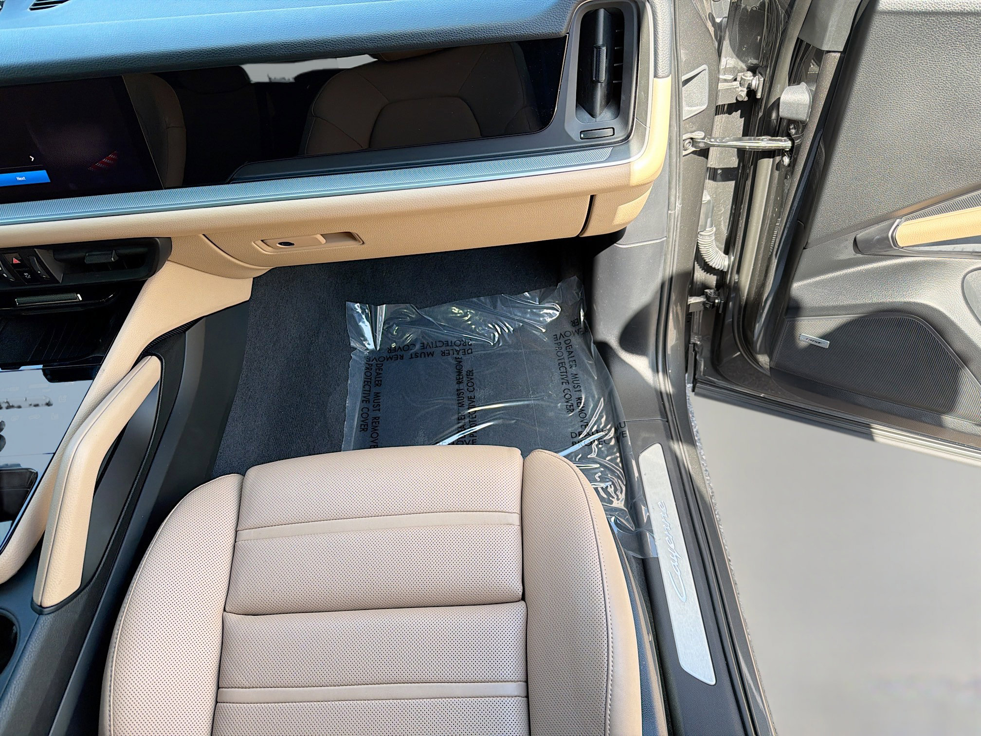 Used 2025 Porsche Cayenne Coupe image 18