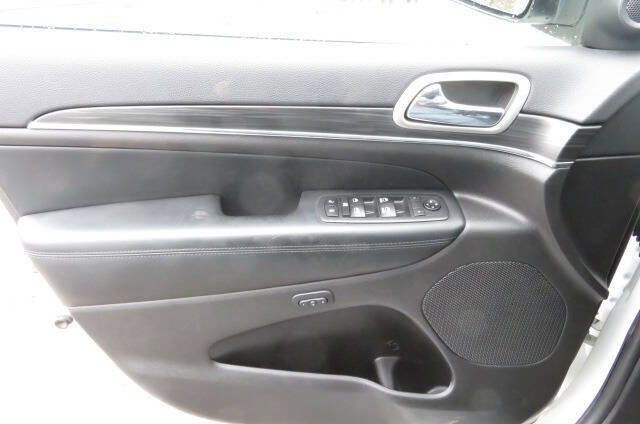 Used 2019 Jeep Grand Cherokee Limited AWD/4WD image 17