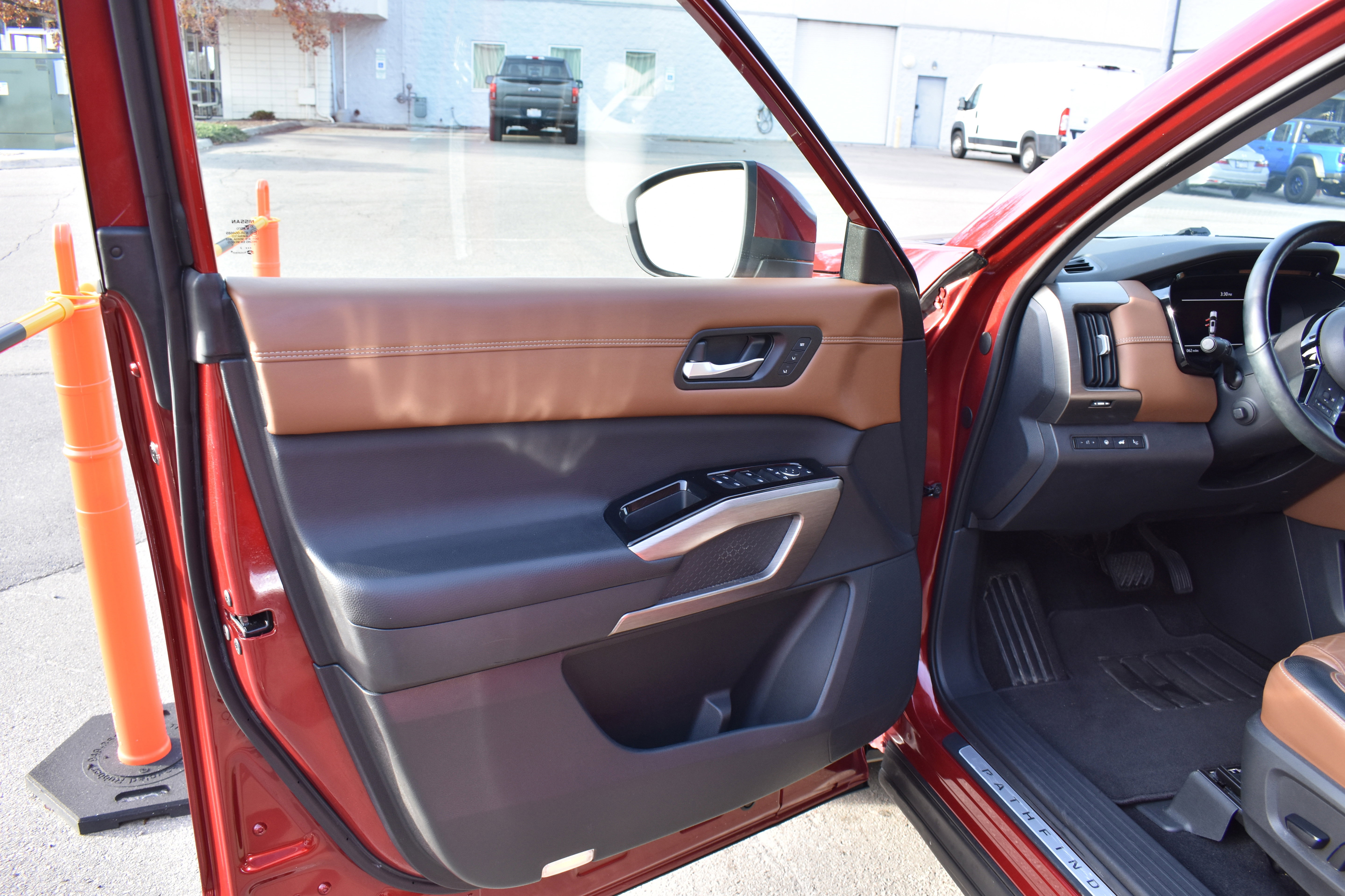 Used 2022 Nissan Pathfinder Platinum w/ Cargo Package image 14