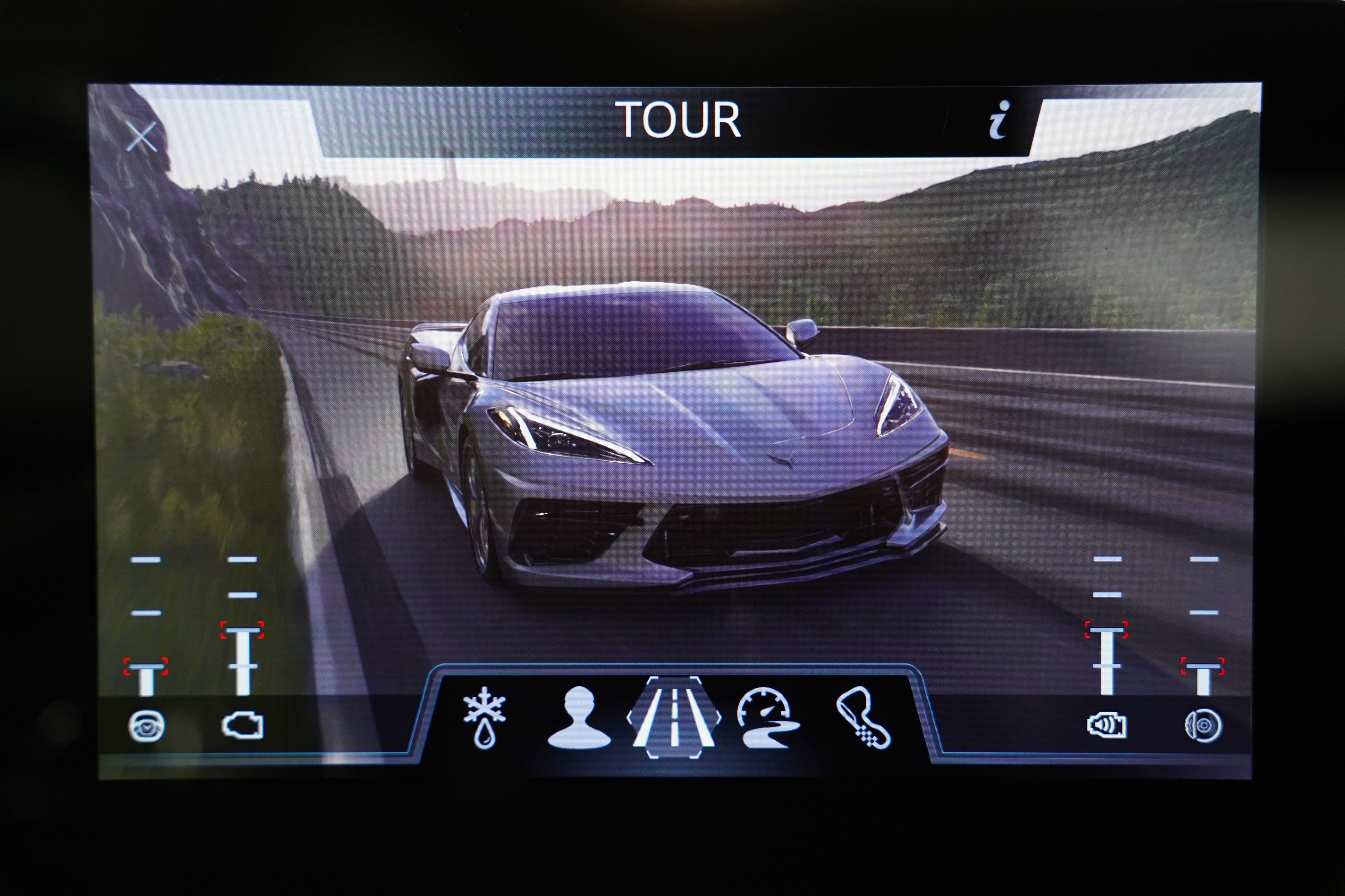 Used 2024 Chevrolet Corvette Stingray Coupe w/ 1LT RWD image 31