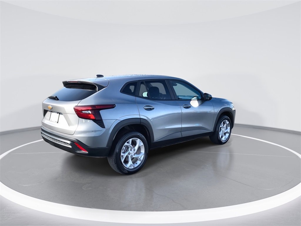 Used 2024 Chevrolet Trax LS w/ LS Convenience Package image 8