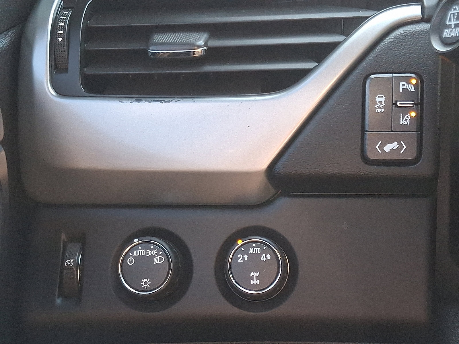 Used 2015 Chevrolet Tahoe LT image 25