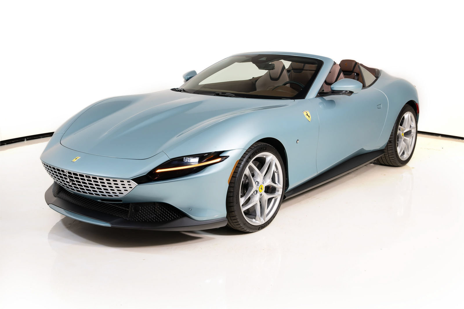 Certified 2025 Ferrari Roma Spider RWD image 7