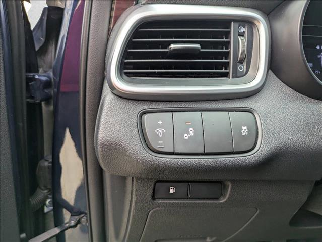 Used 2019 Kia Sorento LX w/ LX Convenience Package image 13