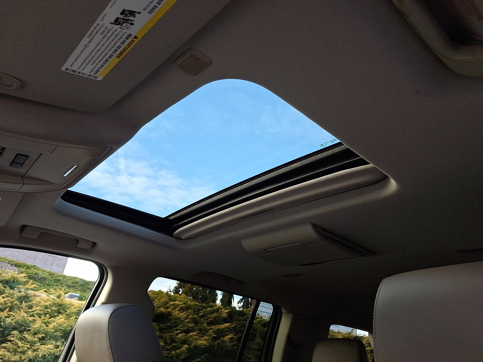 Used 2015 Chevrolet Suburban LTZ image 17