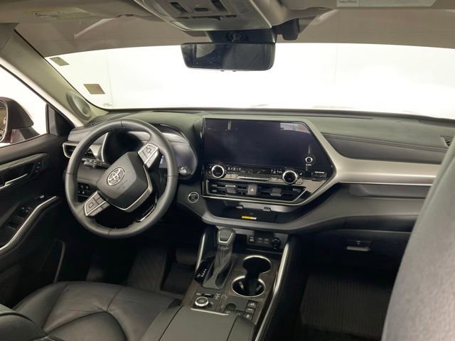 Used 2024 Toyota Highlander Platinum AWD/4WD image 30