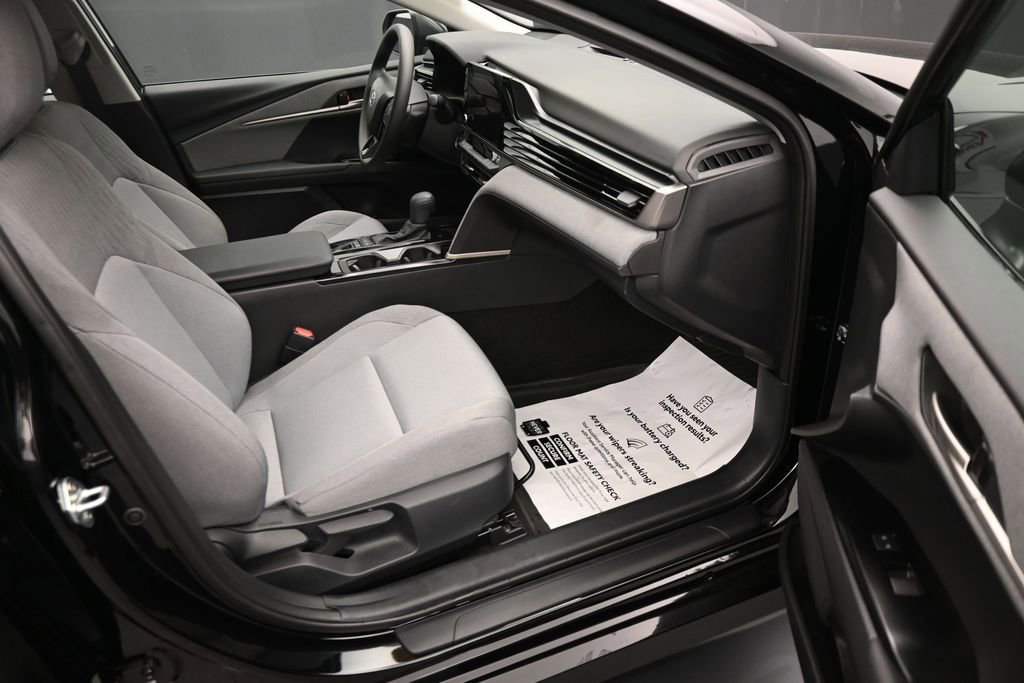 Used 2025 Toyota Camry LE FWD image 13