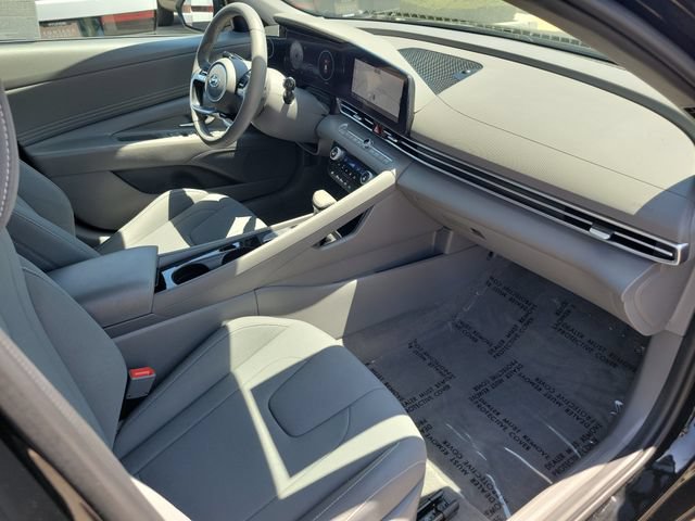 Used 2023 Hyundai Elantra SEL w/ Convenience Package FWD image 21