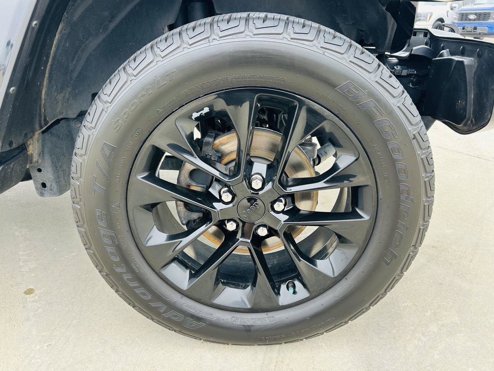 Used 2023 Jeep Wrangler Unlimited Sahara AWD/4WD image 38
