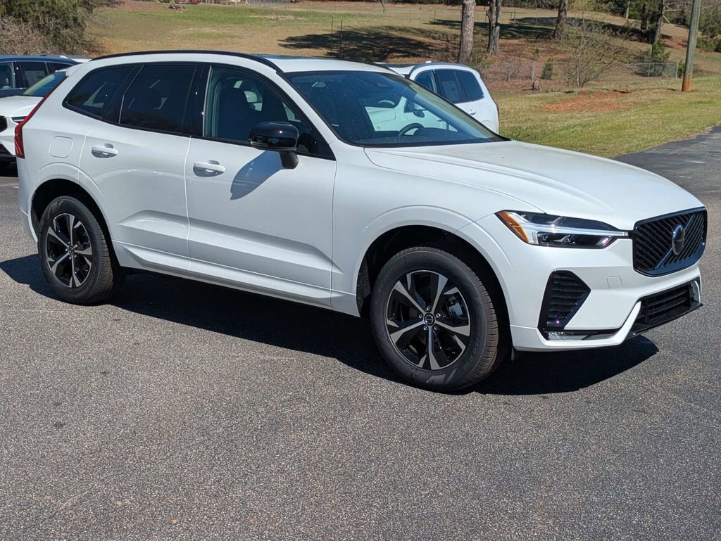 Used 2026 Volvo XC60 B5 Core image 3