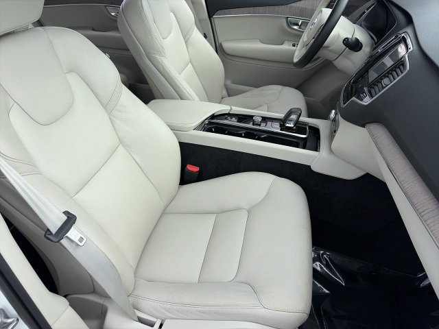 Used 2023 Volvo XC90 B6 Plus w/ Protection Package Premier AWD/4WD image 11